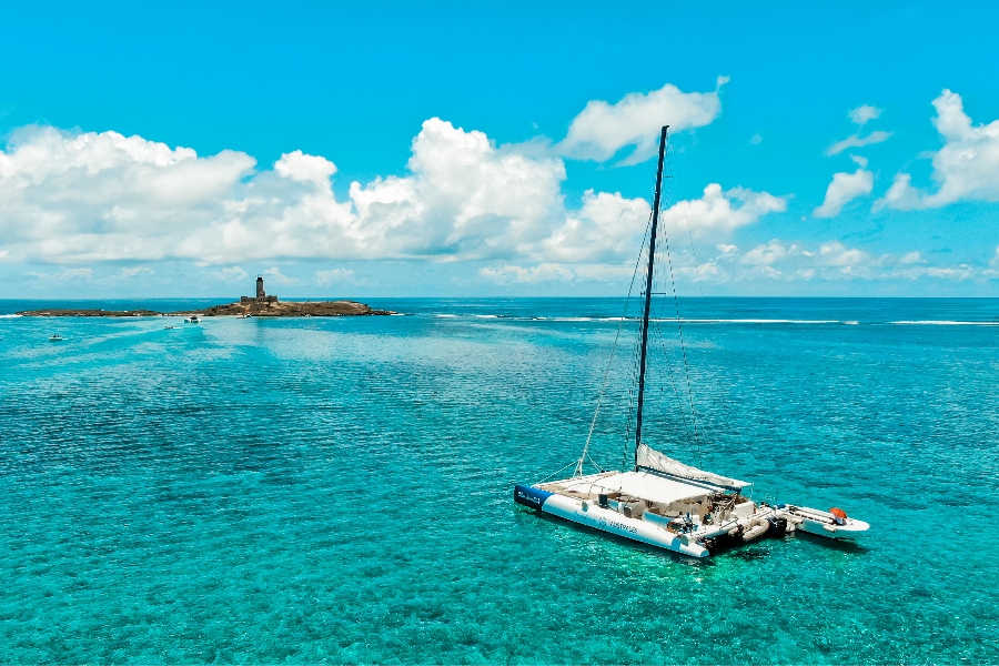 Croisieres Australes - Croisiere au sud est - ile au phare - Croisieres Australes