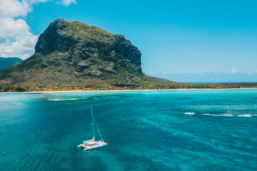 Croisières Australes - Croisière au Sud Ouest - Vue sur le Morne - Croisières Australes