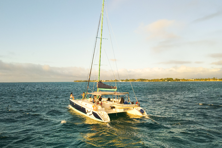 Blue Safari - Sundowner / Coucher de soleil - Blue Safari