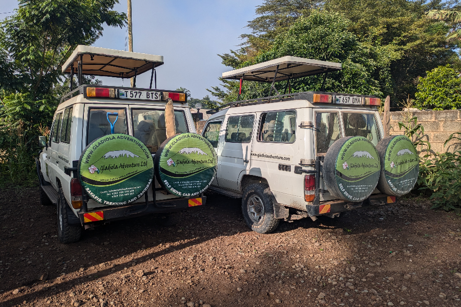 Conquer Tanzania’s wild with our Land Cruiser Hardtop (Pop-Up Roof – 4 Pax)! ???????? Book now with Gladiola Adventure! #Safari4x4 #GladiolaAdventure - Gladiola Adventure LImited