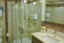 Salle de bain des chambres standard - Auberge des Battures
