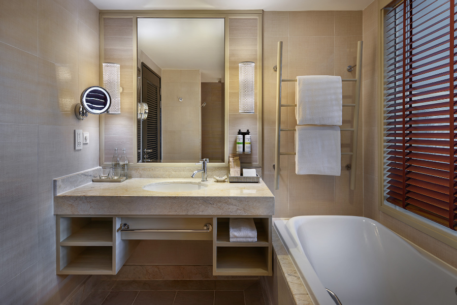 Deluxe Sea View - bathroom area - Assets owned by Pullman Phuket Panwa Beach Resort