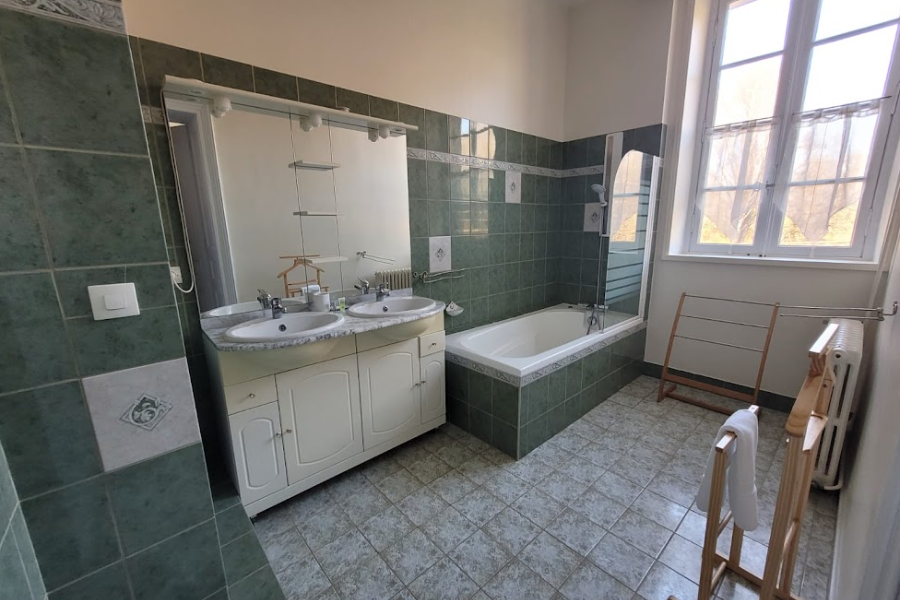 salle de bain de la chambre familiale supérieure - Gombert Shandra