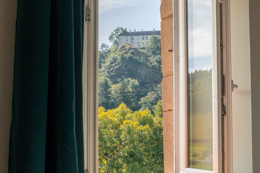 Vue sur le château - Adrien de La Ville-Baugé