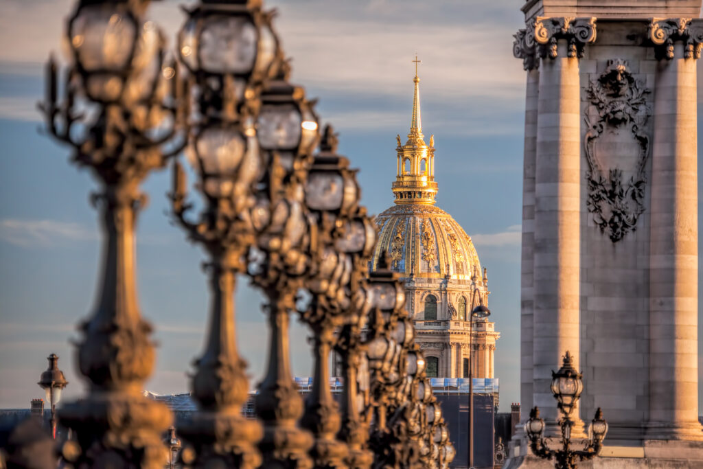 Dôme des Invalides devant le pont Alexandre III 