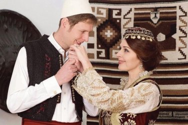 Mariage People ou promotion albanaise?