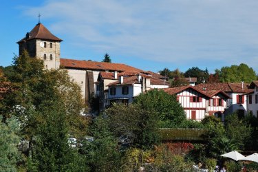 Espelette, un village basque haut en couleur et en saveurs