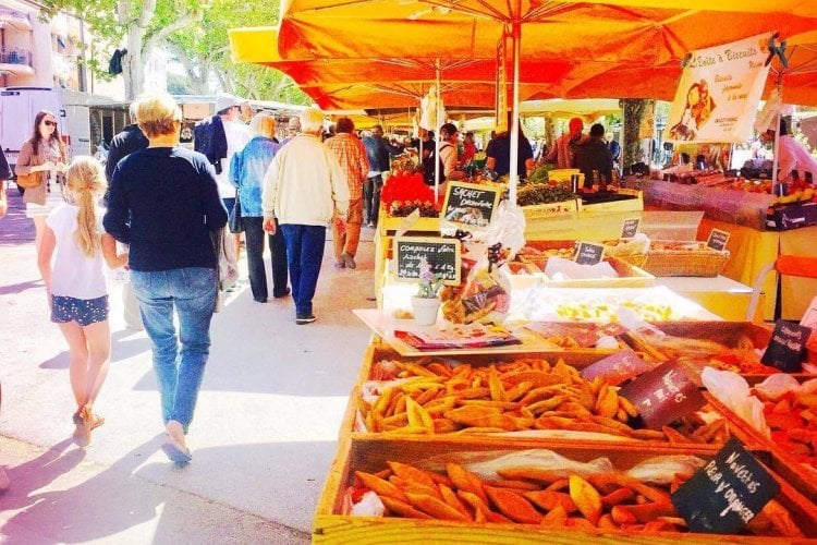 Jours De Marché à Sanary Sur Mer Le plus beau marché de France se trouve à Sanary-sur-Mer ! : Sanary-sur