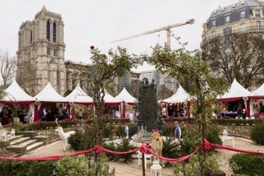 Le marché de Noël de Notre-Dame de Paris s'installe