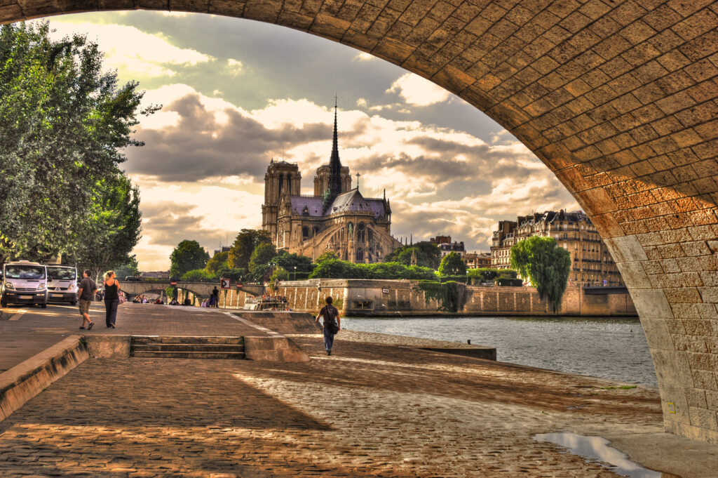 Notre-Dame de Paris depuis les quais de Seine - que faire à Paris gratuitement 