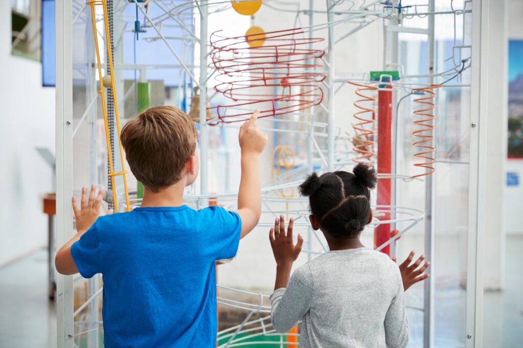 Enfants au musée