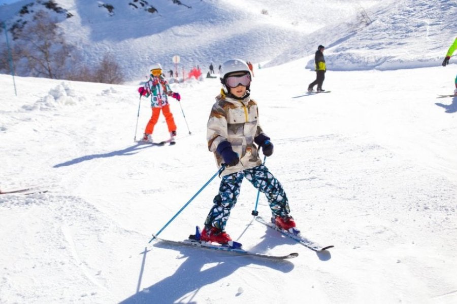 Las 15 mejores estaciones de esquí familiares donde esquiar con niños