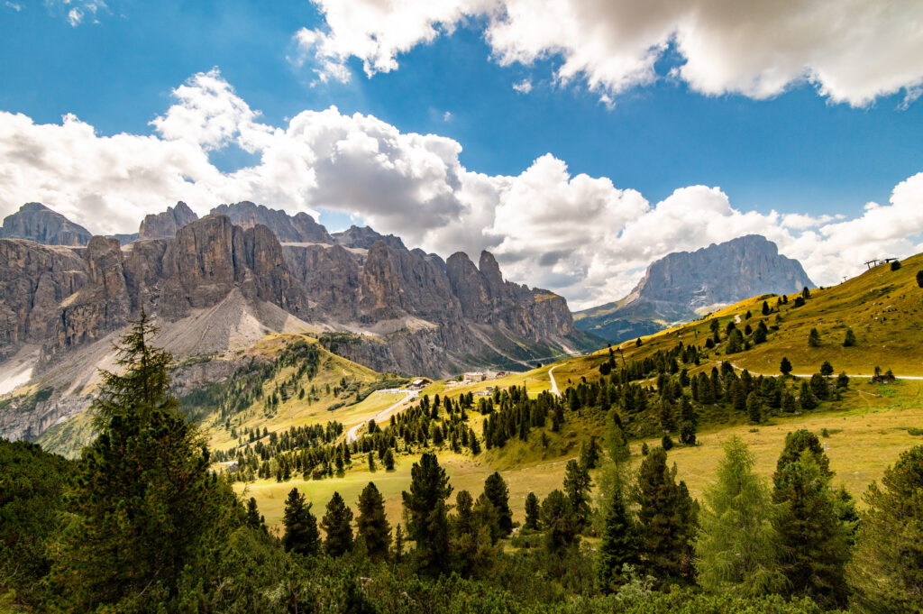 L’ascension du sommet Piz Boè, l’une des randonnées les plus populaires dans les Dolomites 