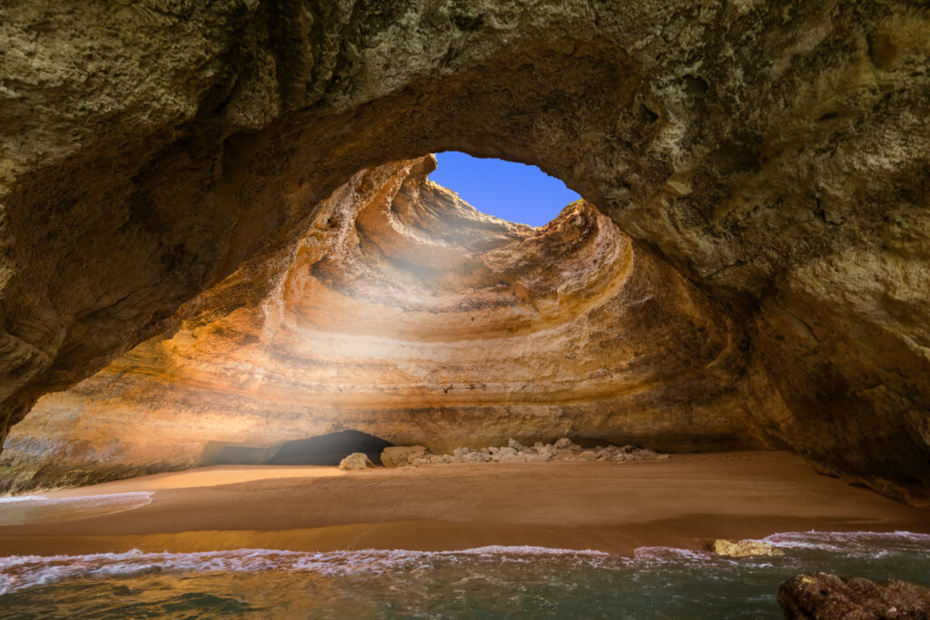 Grotte près de Lagos