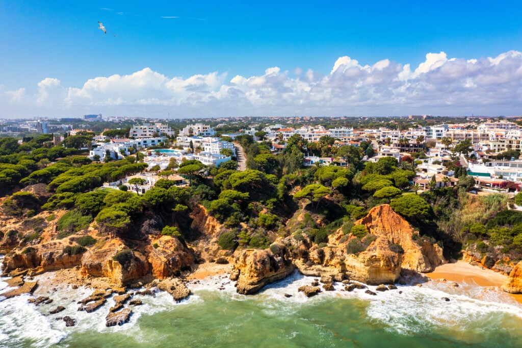 Vue sur Olhos de Agua à Albufeira, Algarve