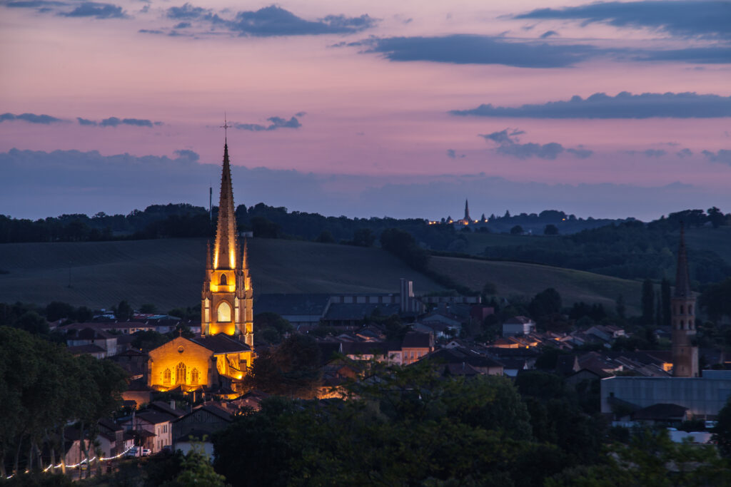 Coucher de soleil sur le village de Marciac