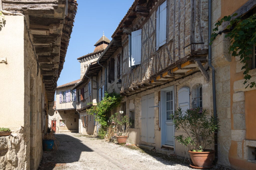 Village de Sarrant dans le Gers, Occitanie