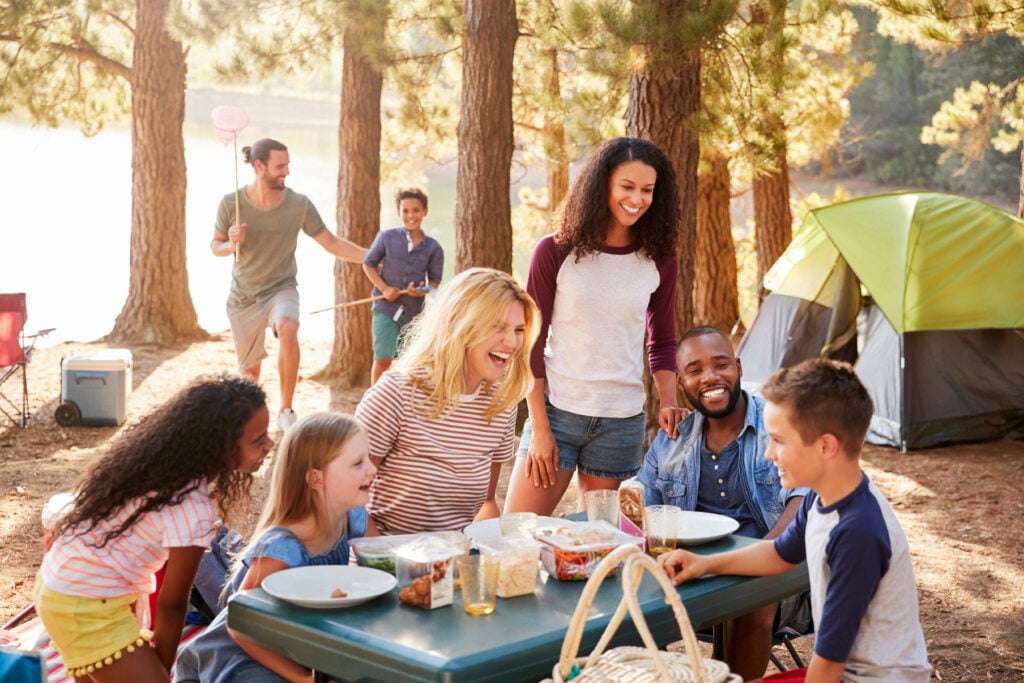 Famille au camping