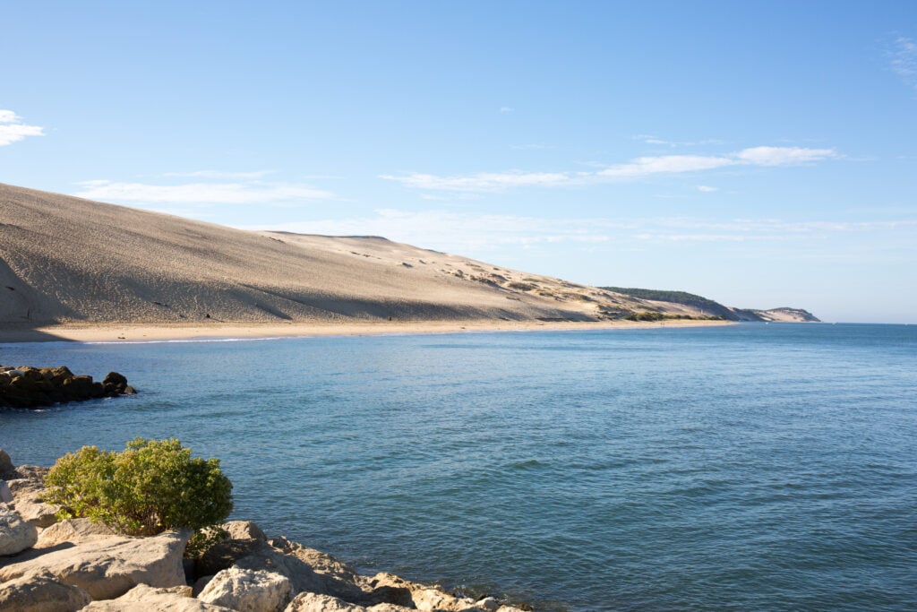 Vue sur la mer avec la dune du Pyla en fond