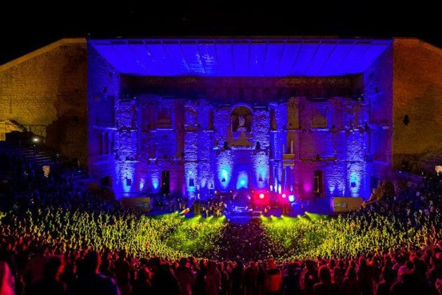 Le Théâtre Antique d'Orange s'apprête à vibrer pendant le POSITIV Festival
