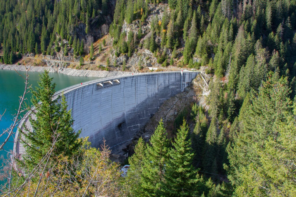 Lac et Barrage de Saint-Guérin