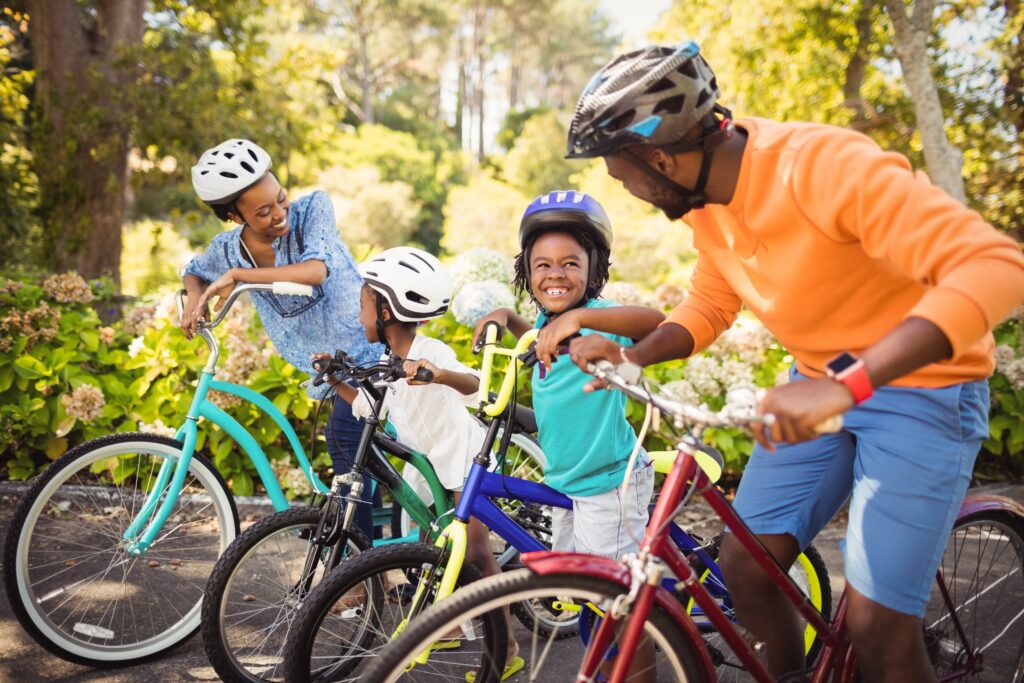 Famille à vélo