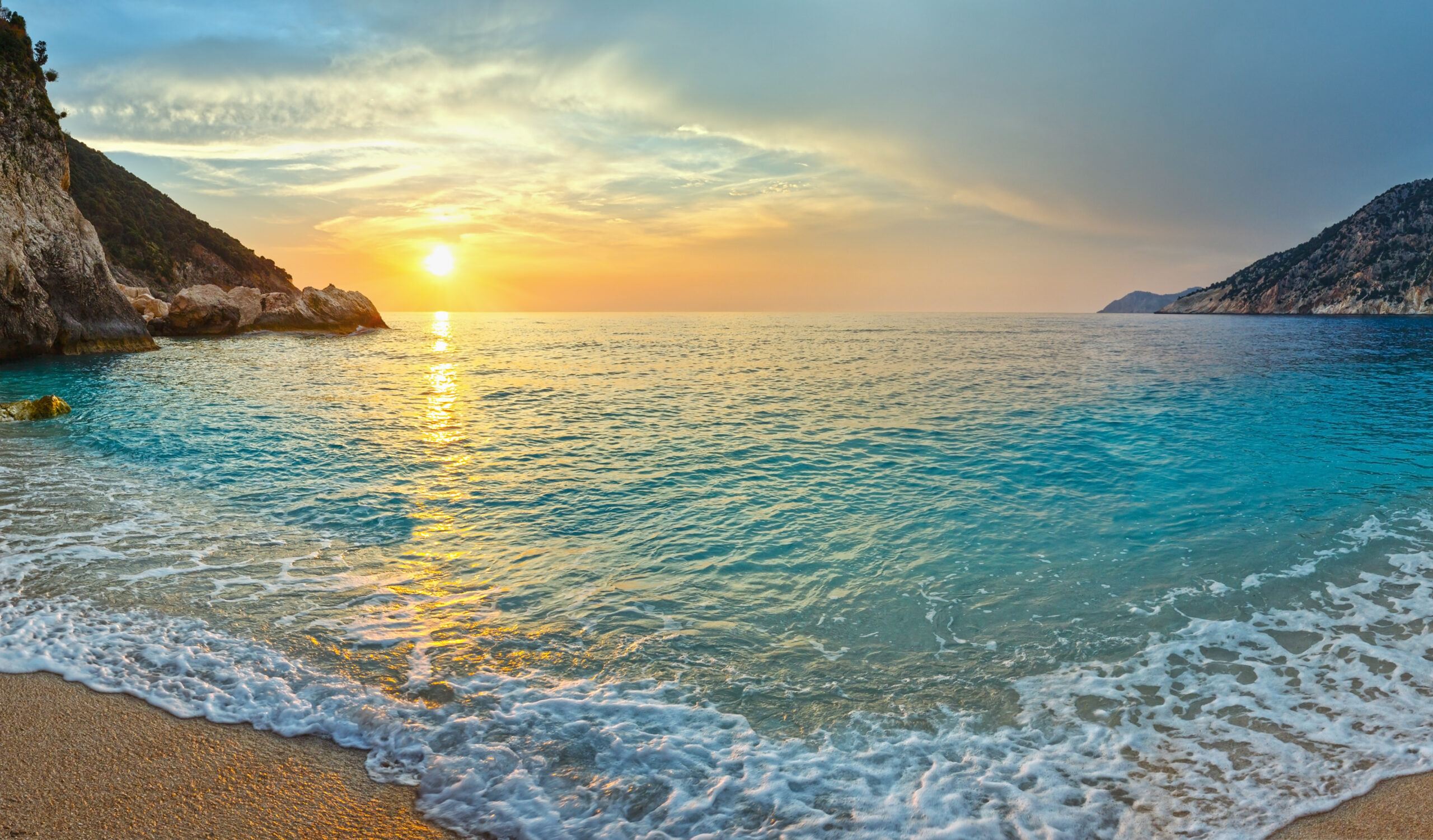 Coucher de soleil sur la plage de Myrtos 