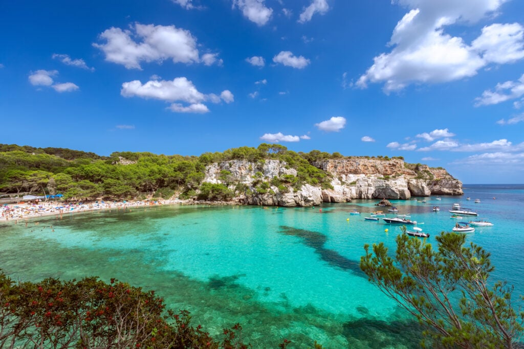 Vue sur la plage Cala Macarella dans les îles Baléares