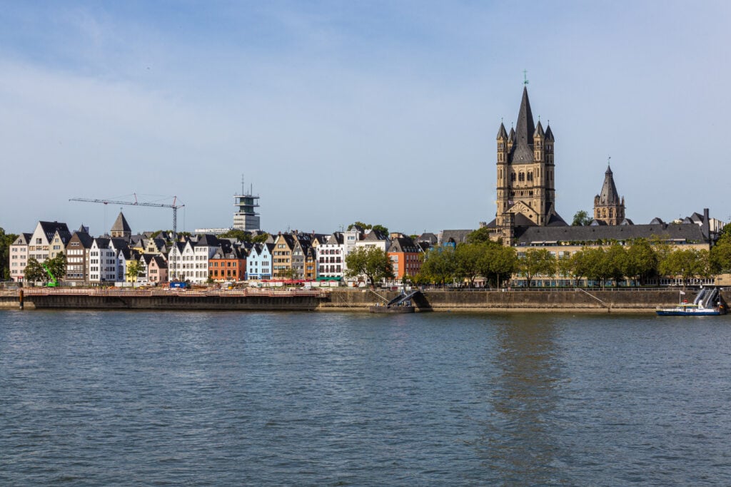 Vue de Cologne, à travers le Rhin