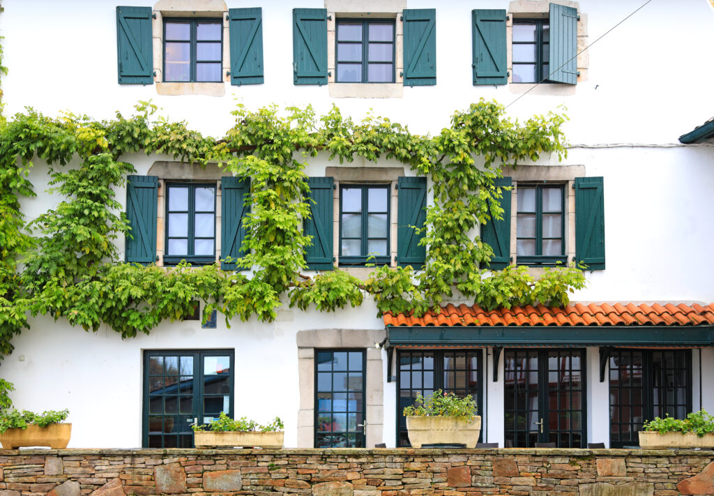 Façade de maison à Ascain