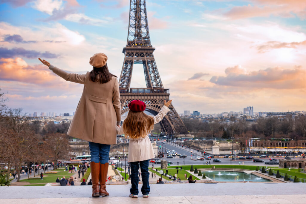 Enfant et sa mère à Paris