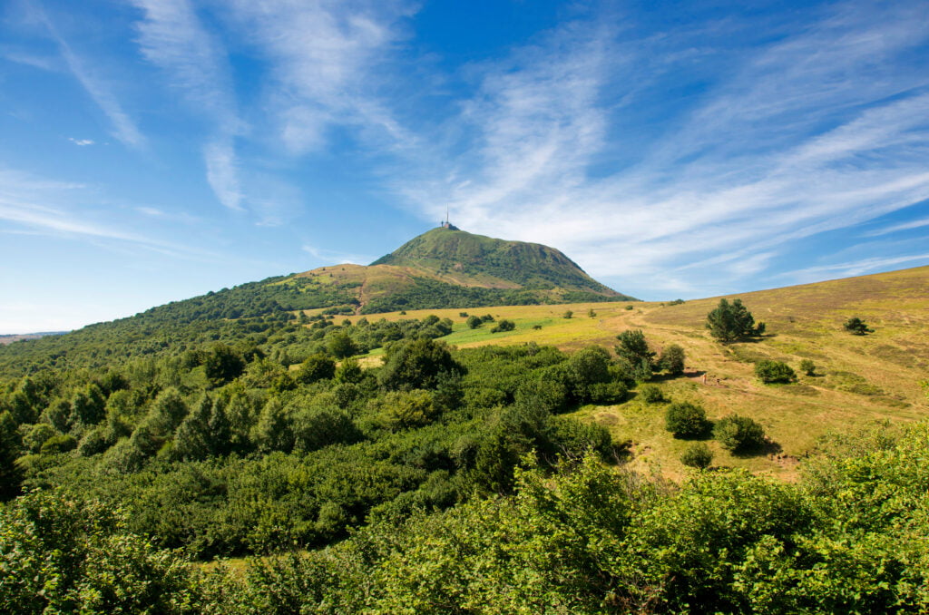 Le volcan du Puy de Dôme situé dans le Parc Naturel Régional des Volcans d'Auvergne