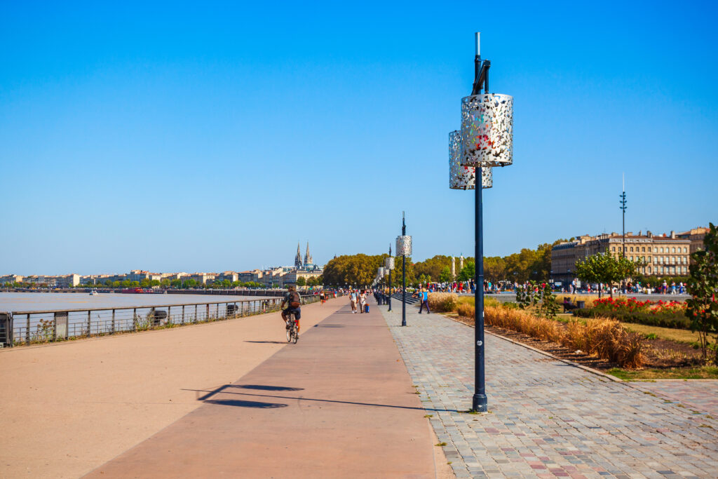 Les quais au bord de la Garonne