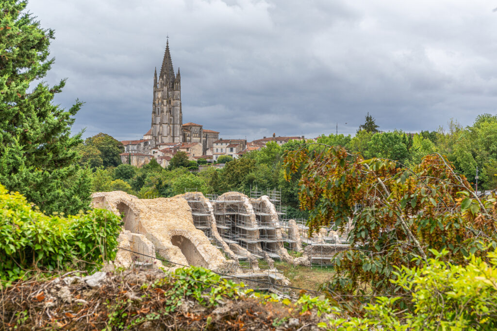 Vue sur l’église Saint-Eutrope