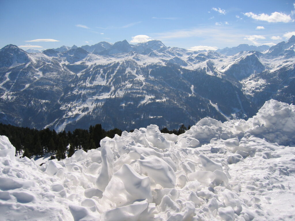  Vue sur les Alpes françaises, vallée de Serre-Chevalier