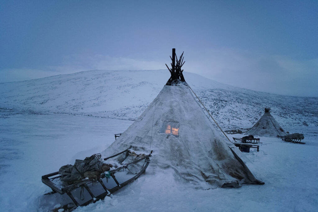 Tipi, yourte sur la neige