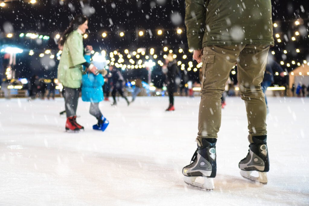 Famille à la patinoire 