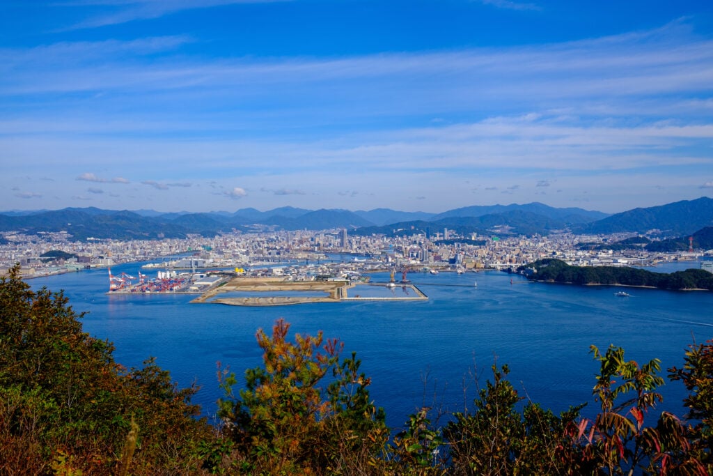 Vue sur Hiroshima depuis l'île de Ninoshima 