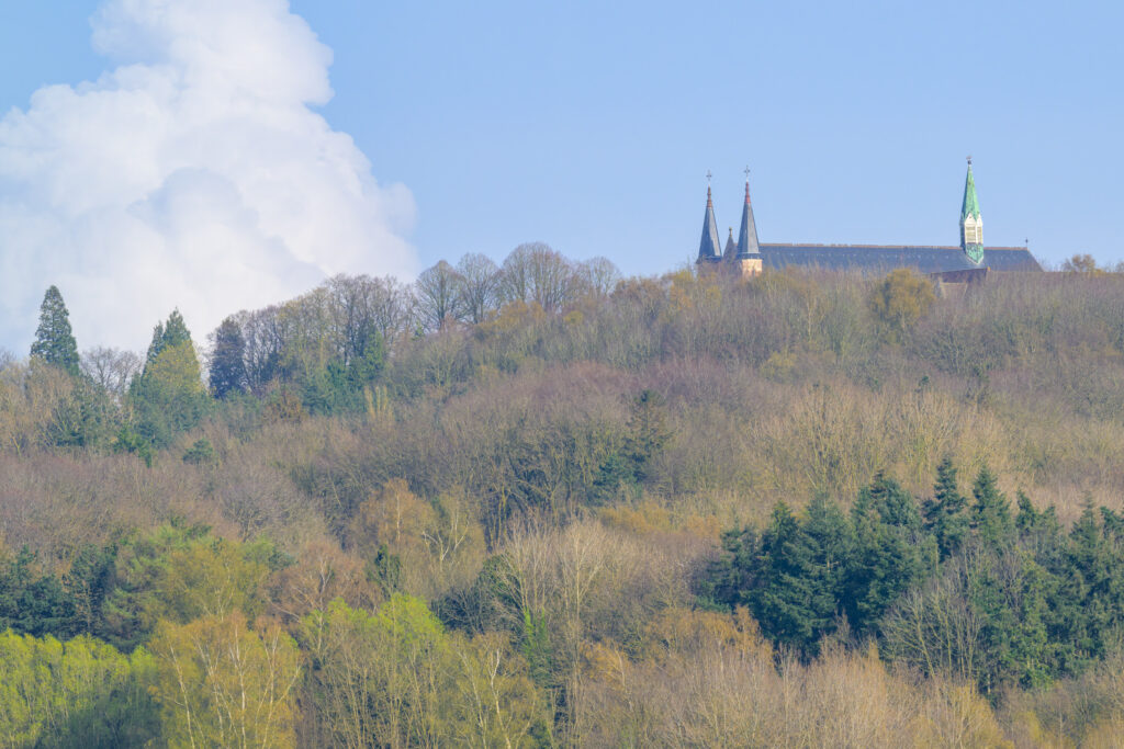 Vue sur l’abbaye du Mont-des-Cats