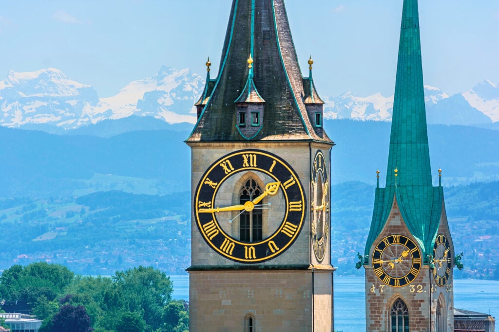 L'horloge de l'église Saint-Pierre 