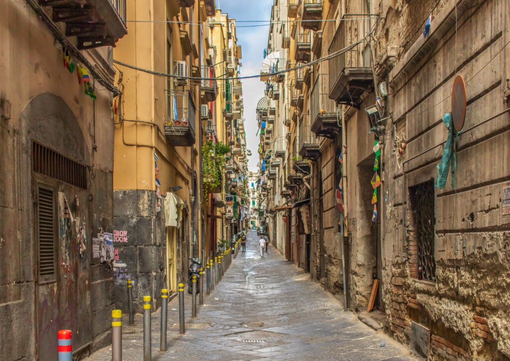 La rue Spaccanapoli à Naples