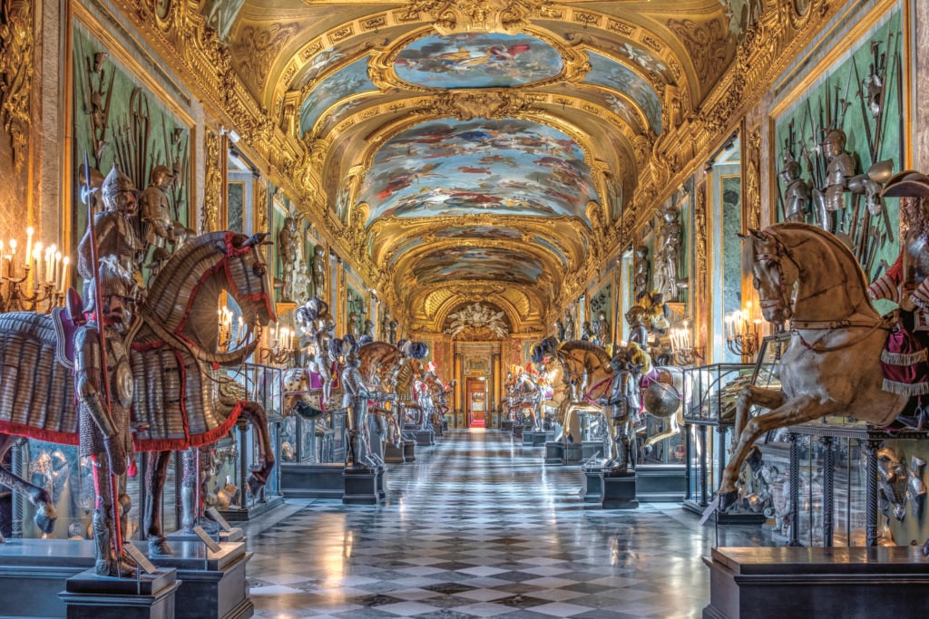 Grande galerie des armures au Palais royal de Turin.