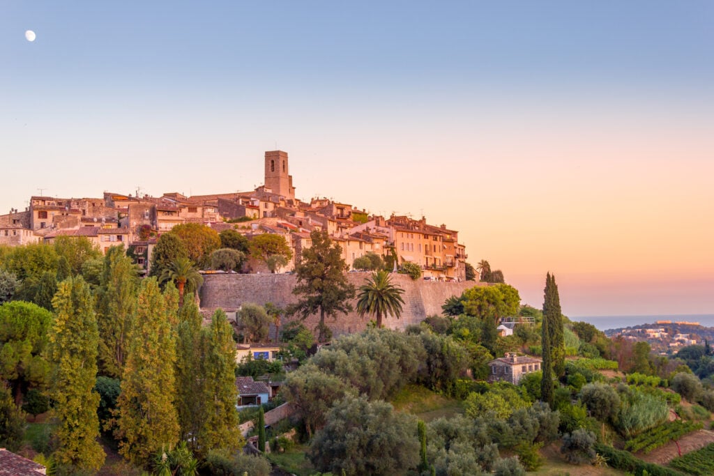 Que faire dans les Alpes-Maritimes ? Coucher de soleil sur Saint-Paul-de-Vence