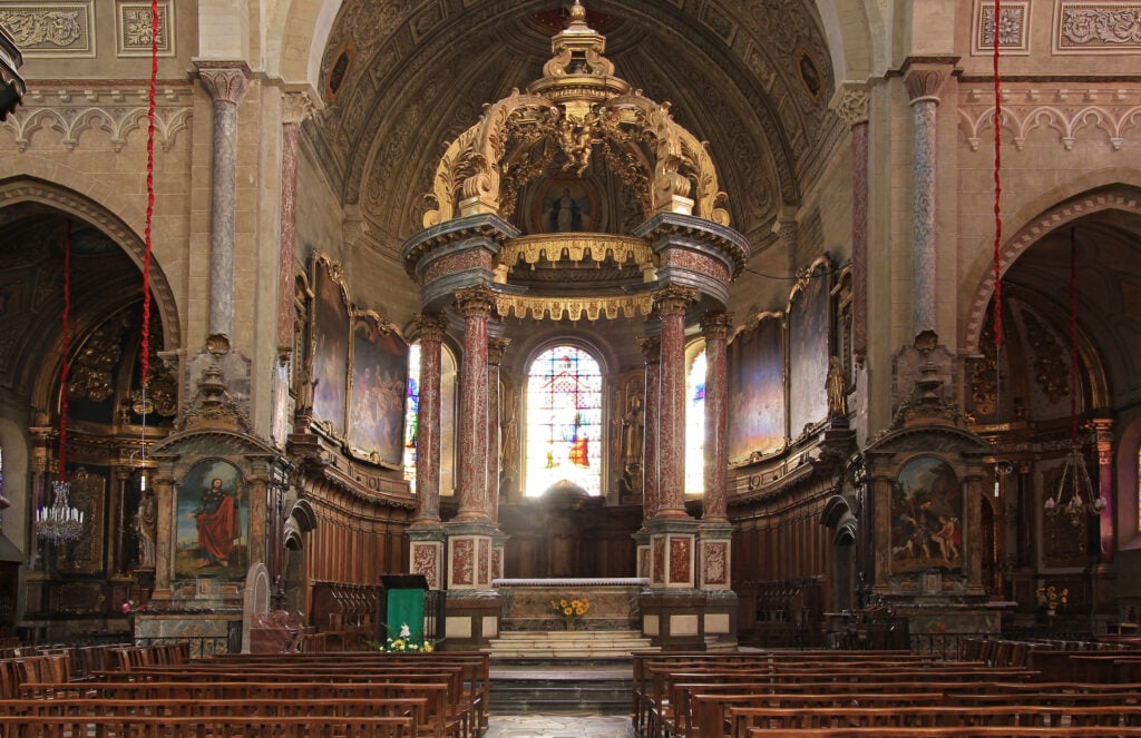 Baldaquin dans la cathédrale de Tarbes (Hautes-Pyrénées)