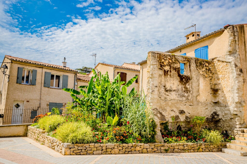 Que faire dans les Alpes-de-Haute-Provence ? Flâner dans les rues de Gréoux-les-Bains