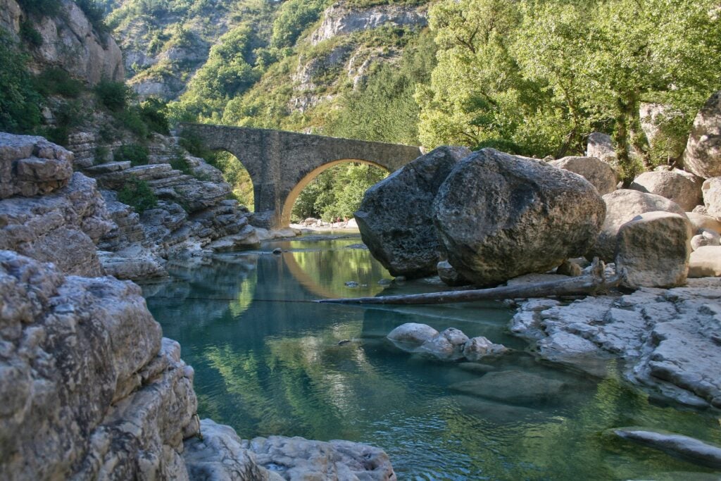 Les gorges de la Méouge et le pont romain