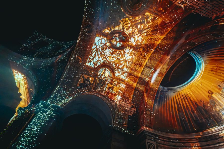 Plongée immersive sous le dôme de Notre-Dame de Bon-Port