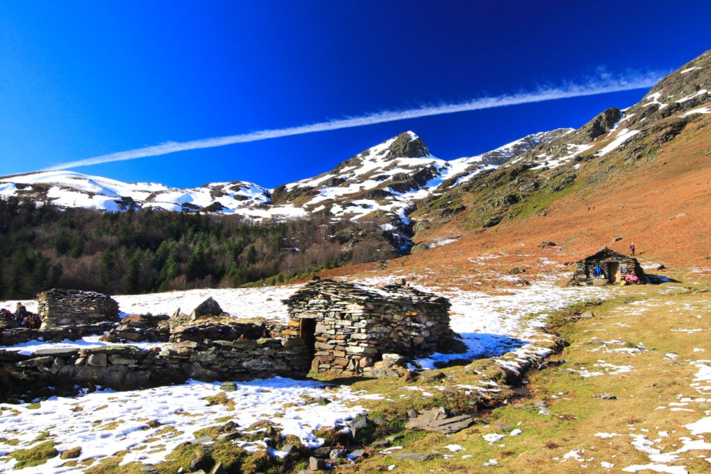 Les cabanes du Courtaou de la Lit en Hautes-Pyrénées