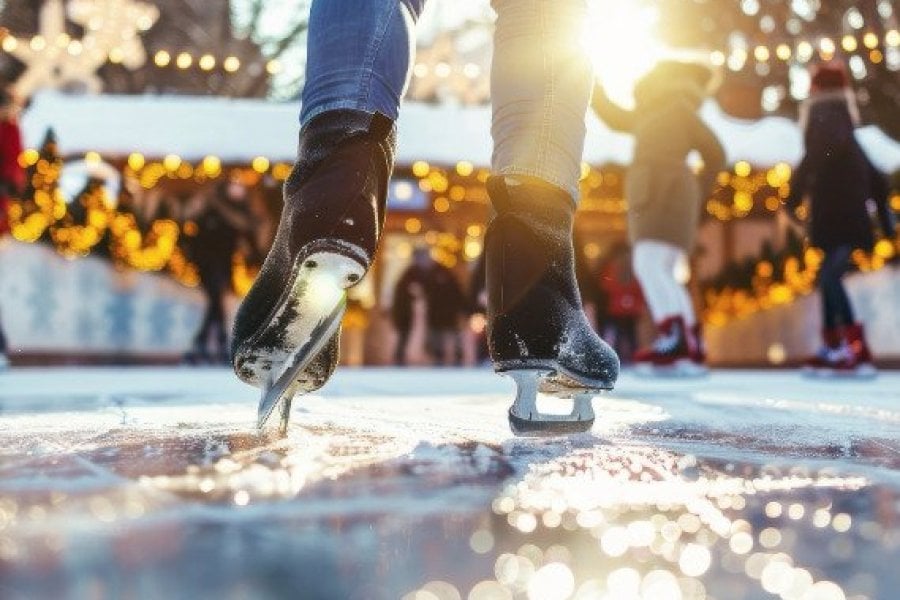 Patins en Folies : Paris se pare de sa plus grande patinoire de glace en extérieur