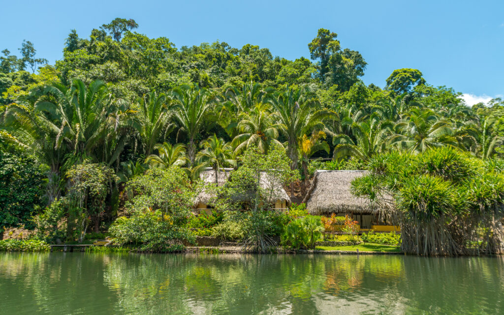 Le Rio Dulce, fleuve tropical du Guatemala